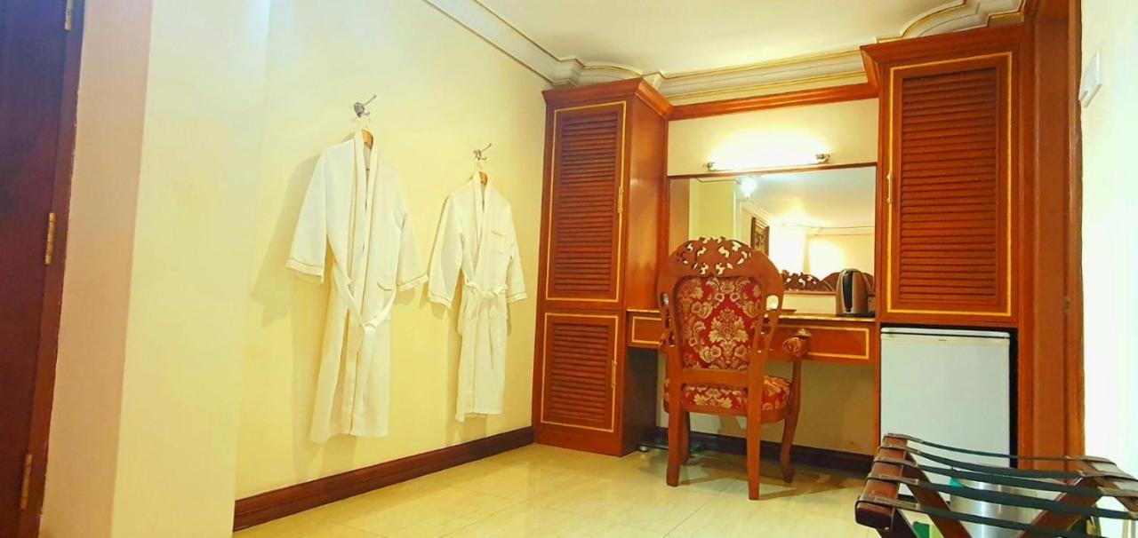 Union Square Hotel Rangoon Buitenkant foto