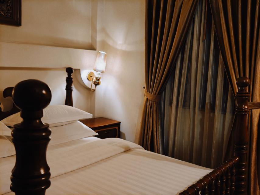Union Square Hotel Rangoon Buitenkant foto