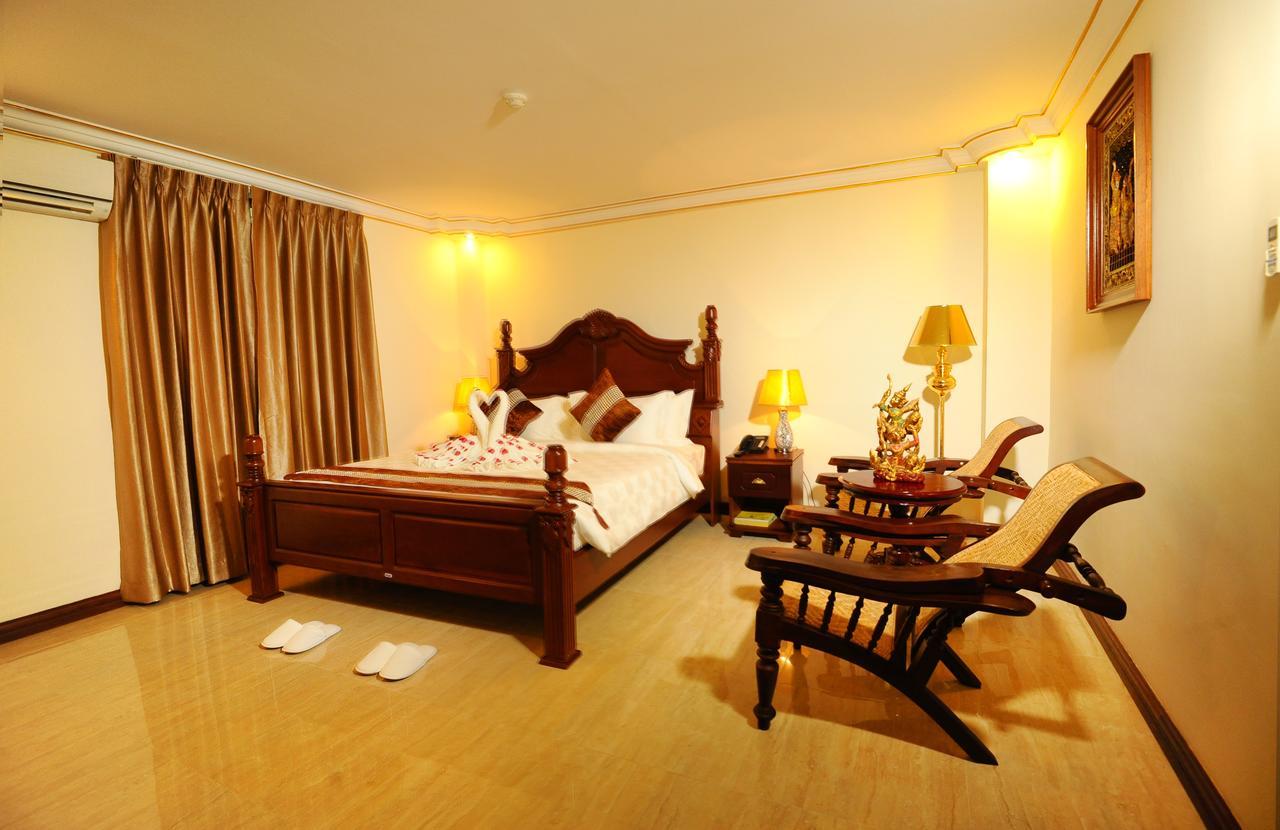 Union Square Hotel Rangoon Buitenkant foto